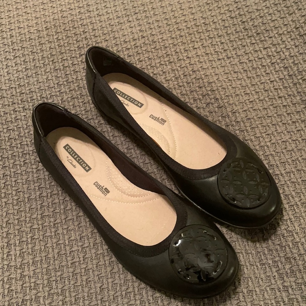 COPY - BRAND NEW: No box. CLARKS Soft Cushion flats. BLACK.  Size: 6 1/2